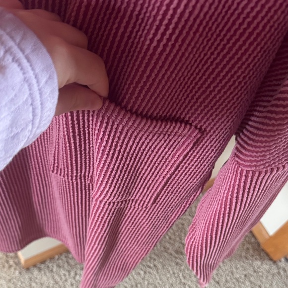 BiBi Pink Ribbed V‑Neck Pocket Top - Picture 5 of 6